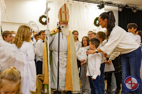 2025-12-07-nikolaus-freiburg-1247228BD1A-05AA-4741-FE5F-52C8A45C7520.jpg