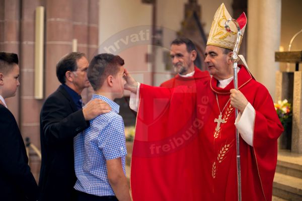krizma-2015-freiburg-00546FC65E15-62FC-1908-AC44-FE0D4029A712.jpg